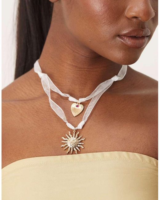 Collana Con Nastro E Ciondolo A Forma Di Sole di ASOS in Brown
