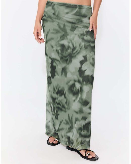 Jupe mi-longue imprimée en tulle - kaki Stradivarius en coloris Green