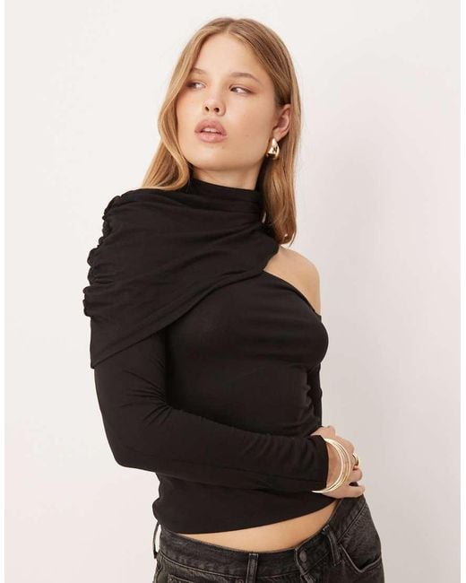 Top Con Cuello Alto Recortado Y Drapeado De ASOS de color Black