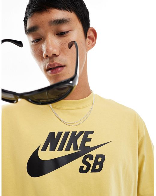 T-shirt gialla unisex con logo centrale di Nike in Yellow