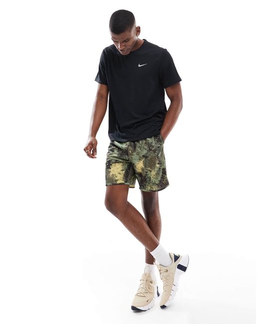 Short 7 pouces à imprimé camouflage Nike pour homme en coloris Blue