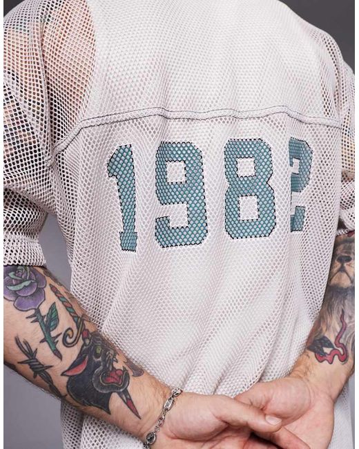 Camiseta Extragrande Con Estampado Gráfico Deportivo Y Cuello De Pico De Malla Calada De -Neutro ASOS de hombre de color Blue
