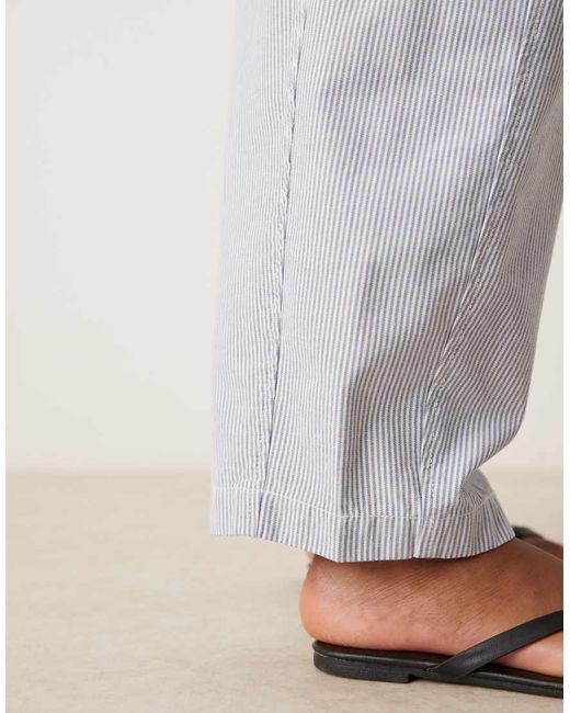 Pantalones Azules A Rayas Sin Cierres De Pernera Barrel Con Lazada En La Cintura De Abercrombie & Fitch de color White