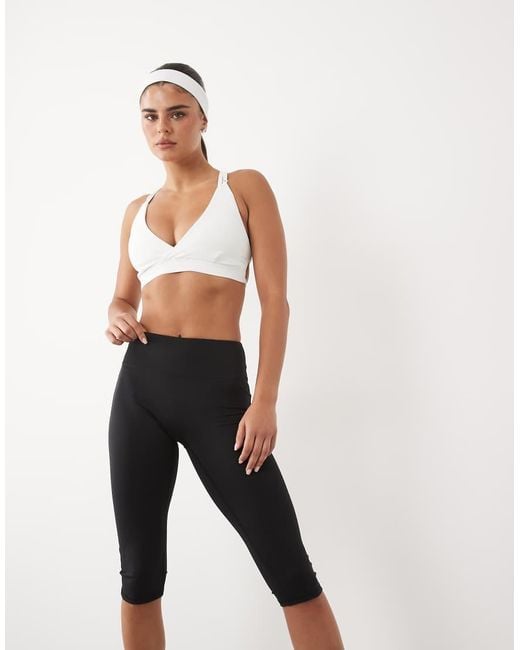 4505 Black Low Rise Capri Yoga legging