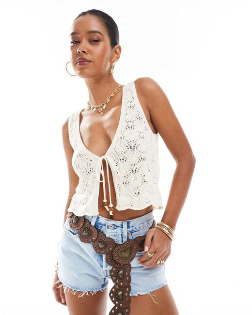 Stradivarius Gebreide Top Met Gestrikte Voorkant in het White