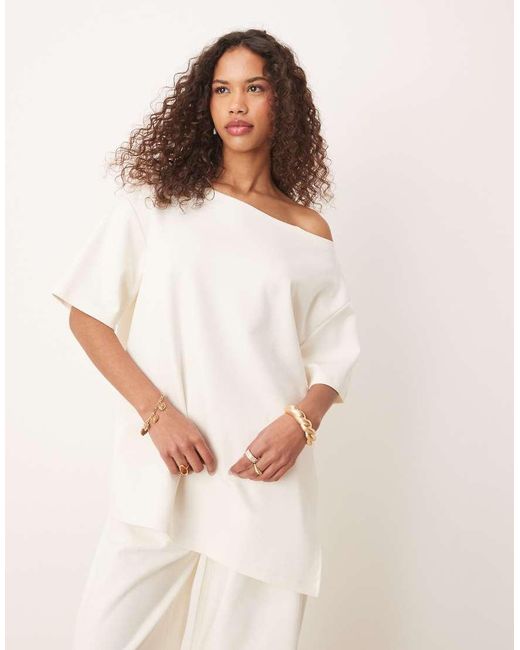 ASOS Sweater Met Interlocknaden En Blote Schouder in het White