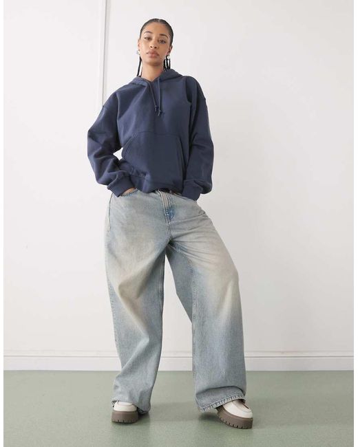 Weekday Essence in het Blue