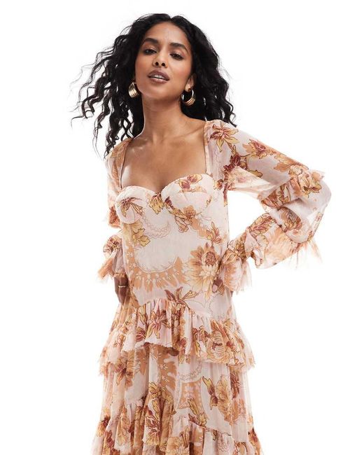 Vestido Largo Marrón Escalonado Con Estampado Floral, Bajo Asimétrico, Detalle Tipo Corsé, Volantes Y Escote Bardot De ASOS de color Multicolor