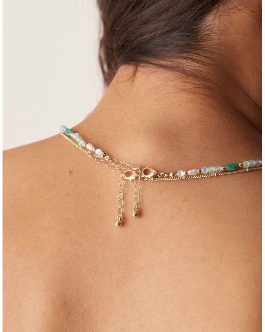 Collana Multifilo Con Perline E Pendenti Con Perle Sintetiche E Dorata di ASOS in Brown