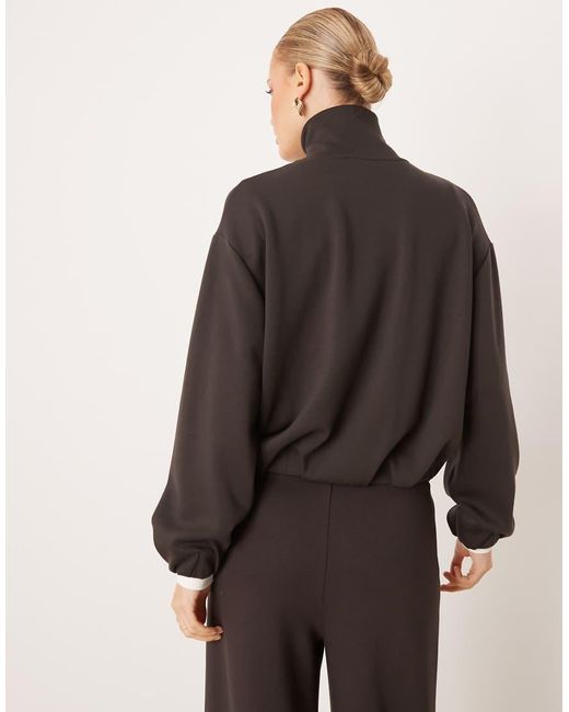 Guesi di Mango in Brown