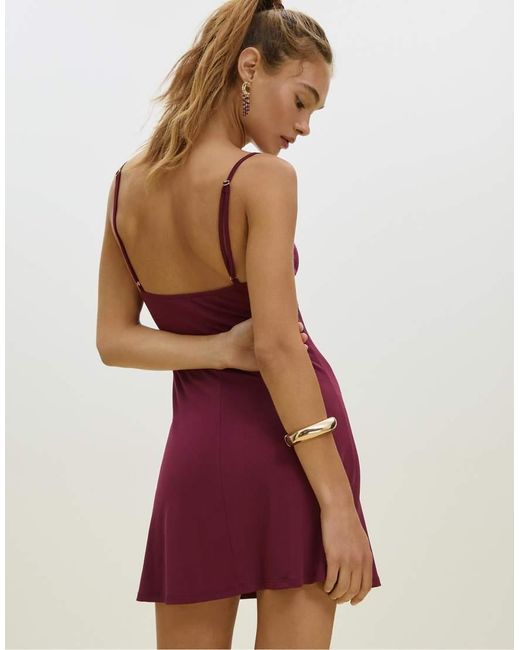 Vestito Corto Con Scollo Morbido di Stradivarius in Red