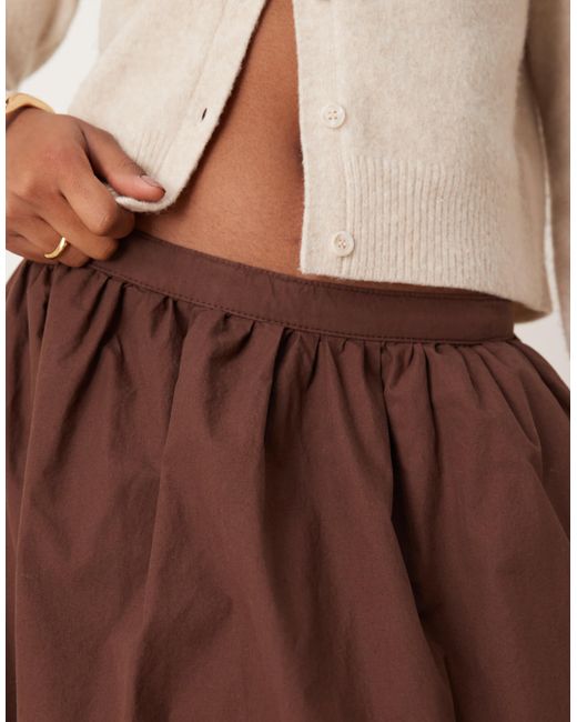 Jupe mi-longue coupe bouffante ASOS en coloris Natural