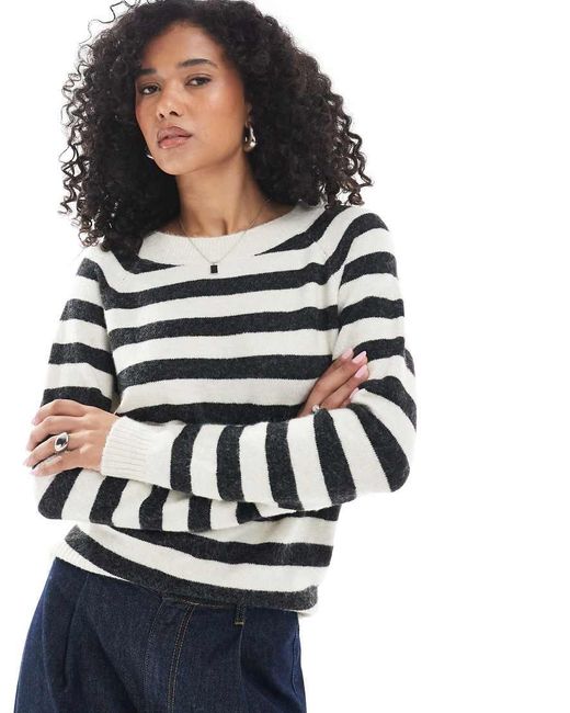 Maglione Lavorato A Righe Crema E Nere Mélange Con Scollo Rotondo di Vero Moda in White