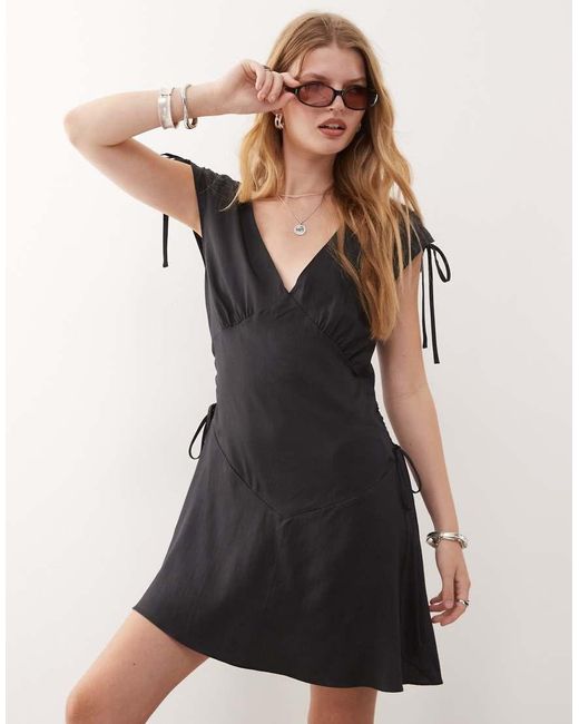 Asos Design di Weekday in Natural