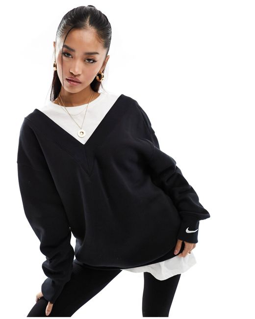 Nike Mini Swoosh Oversized V-neck Fleece Sweatshirt in Black | Lyst UK