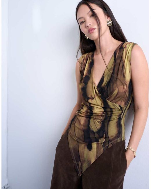 Top Asimmetrico A Portafoglio Con Stampa Astratta di TOPSHOP in Brown