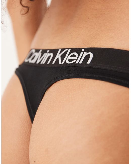 String en coton ultra-doux Calvin Klein en coloris Brown