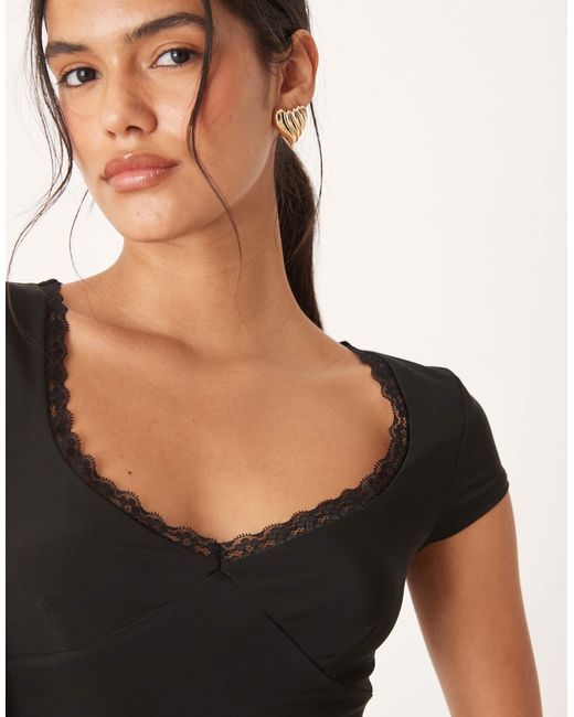 ASOS Black – anschmiegsames, kurzärmliges oberteil