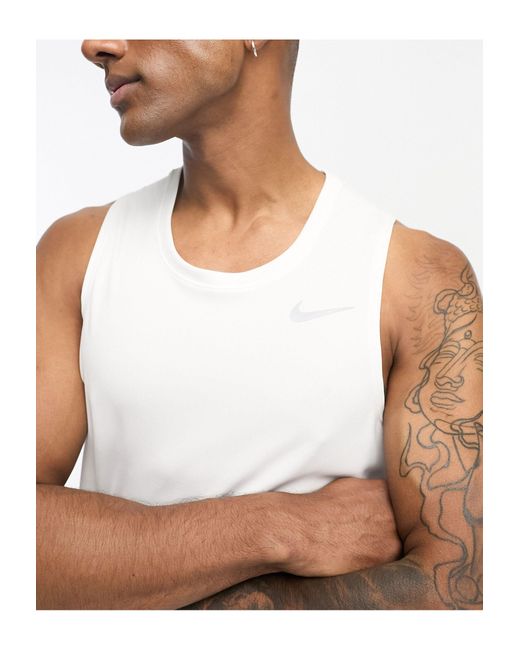 Miler dri-fit - top senza maniche di Nike in White da Uomo