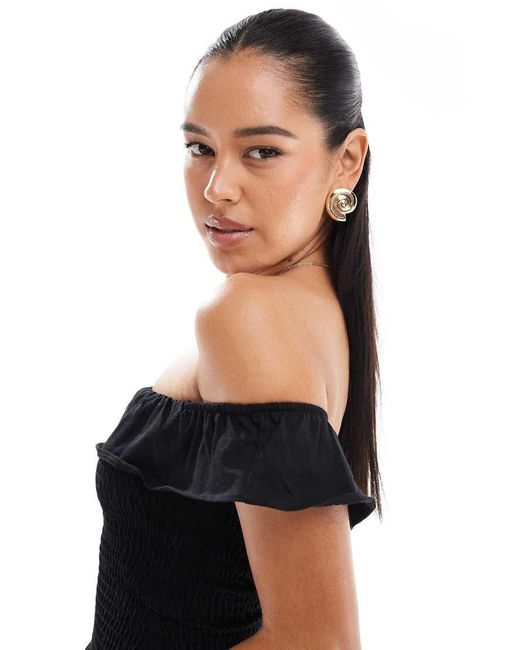 Top Con Scollo Squadrato E Volant di Stradivarius in Black