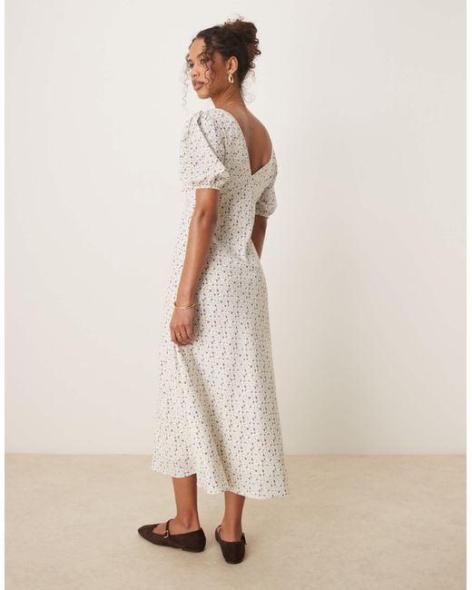 Glamorous Natural – maxikleid mit v-ausschnitt, bindedetail vorne und fliederfarbenen blumen