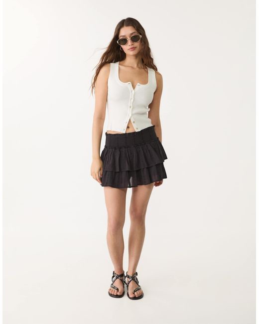 Jupe-short fluide à volants Stradivarius en coloris Natural