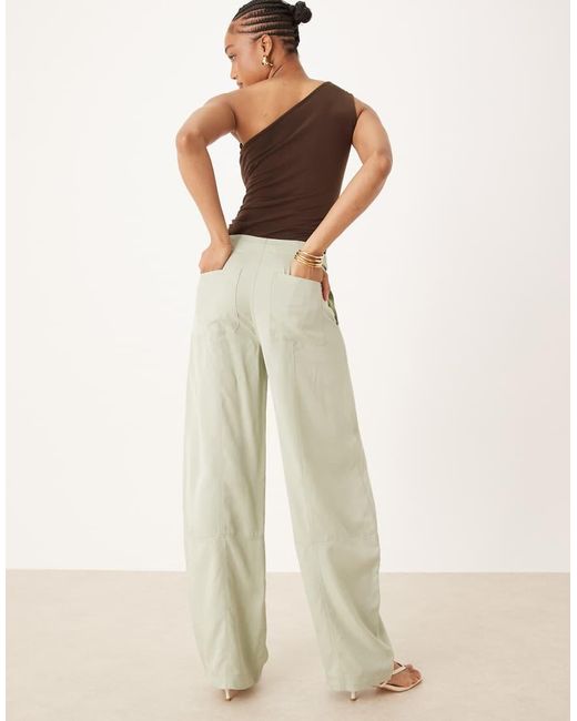 Pantalones De Pernera Barrel Con Detalle De Costuras De Tejido Suave De Tall ASOS de color Natural