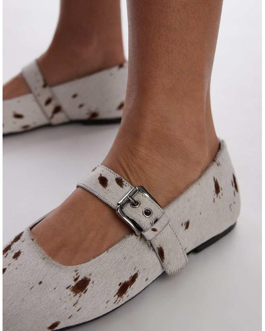 Bailarinas Con Estampado De Vaca, Puntera Cuadrada Y Detalle De Hebilla De Cuero Efecto Piel De Poni Cyndi De TOPSHOP de color Blue