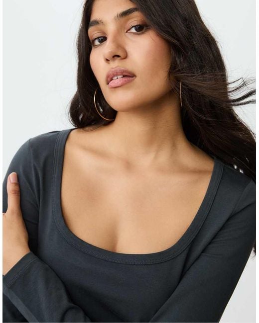 Maglietta Basic A Maniche Lunghe Scuro di Stradivarius in Gray