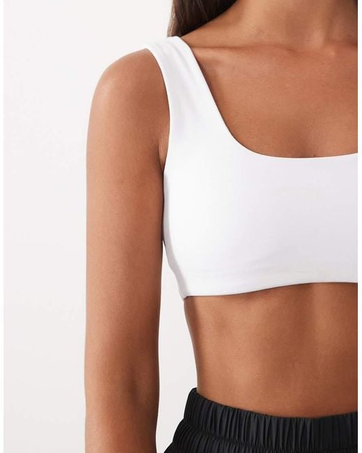 4505 White Scoop Neck Medium Support Sports Bra With Removable Padding