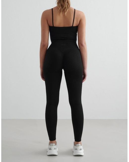 Aim'n Black Shape Seamless Strap Singlet