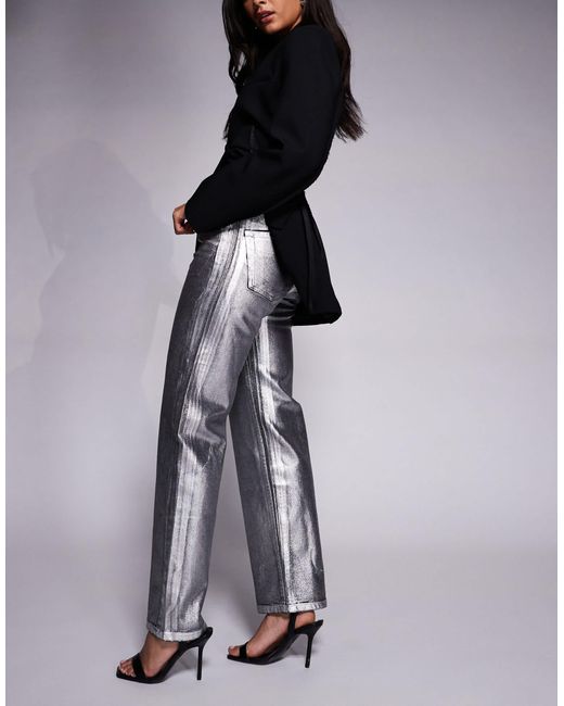 ASOS Metallic – bequeme jeans mit geradem schnitt und stretchanteil im farbenen folien-look