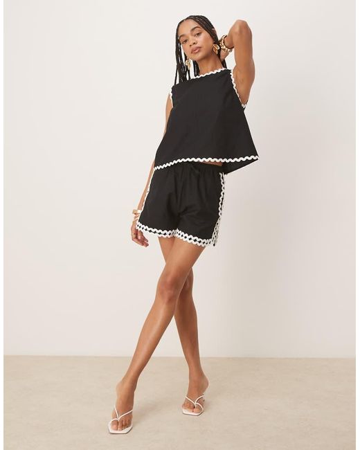 Nobody's Child Short Met Racerdetail En Rikrak Randen in het Black