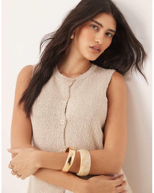 Chaleco De Corte Alargado Con Cuello Redondo De Punto Texturizado De -Neutro ASOS de color Natural