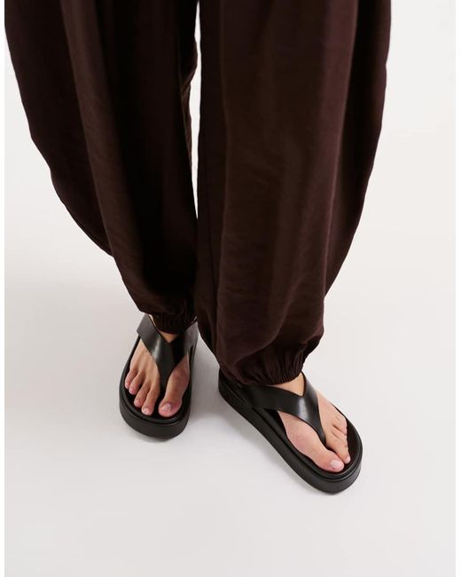 Tony Bianco Brown Jetta Toe Thong Flatform Sandals