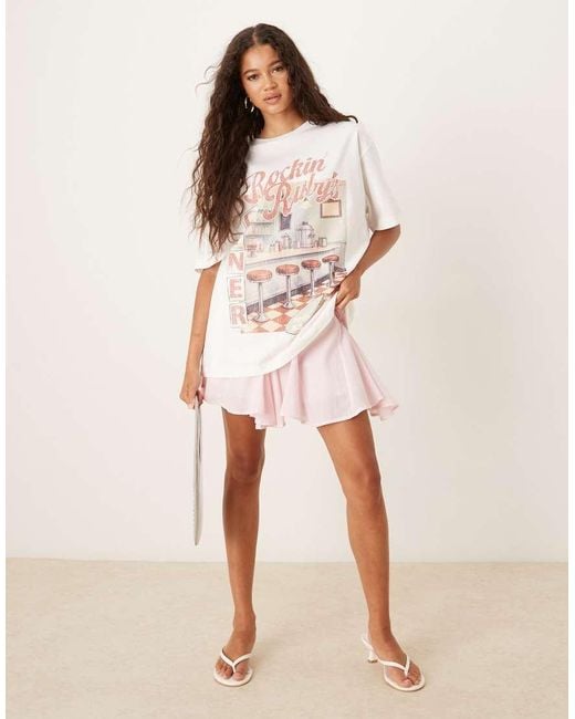T-Shirt Oversize Color Crema Con Grafica American Diner di ASOS in Pink