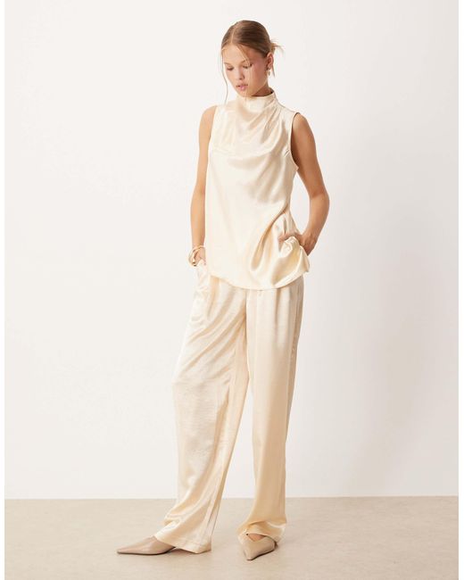 ASOS Natural – hochgeschlossenes, asymmetrisches satin-oberteil