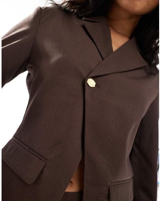 Pieces Elegante Asymmetrische Blazer Met Gehamerde Knoop in het Brown
