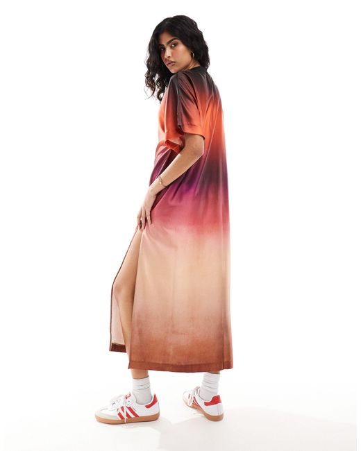 Robe t-shirt mi-longue oversize en satin - imprimé dégradé ASOS en coloris Multicolor