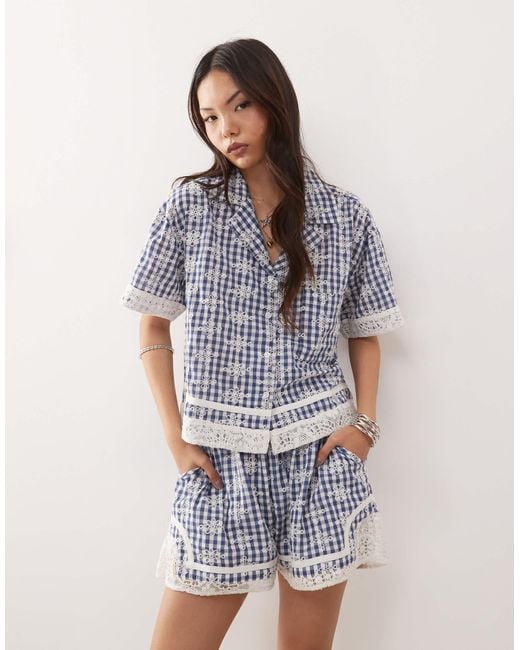 Reclaimed (vintage) White Festival Pull On Boxy Short With Crochet Trim