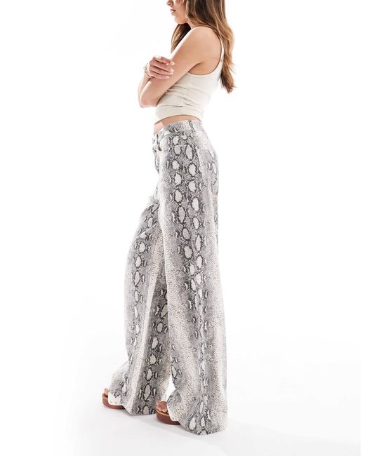Jean large - imprimé serpent Object en coloris Gray