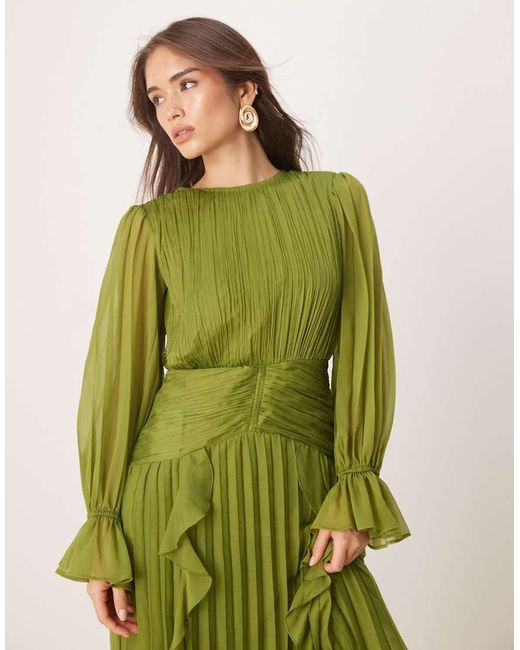 Vestido Largo Fruncido Con Cuello Alto Y Detalle De Cinturón De ASOS de color Green