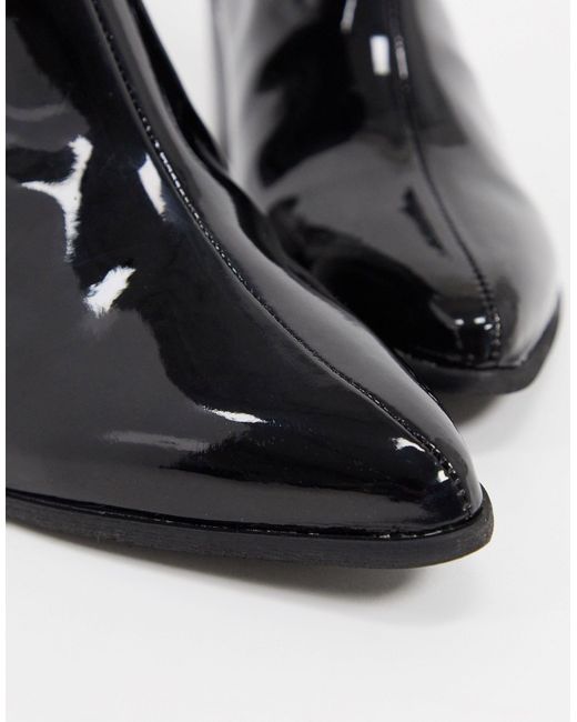 pointed heeled chelsea boots