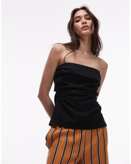 Top Con Escote Palabra De Honor Y Detalle Plegado De Lino De TOPSHOP de color Black