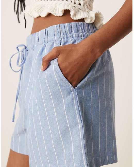 Jdy Gestreepte Short Met Gestrikte Taille in het Blue