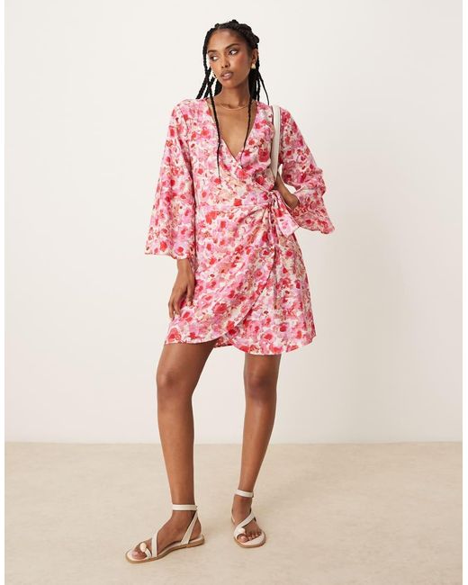 Vestito Corto A Portafoglio Con Stampa Floreale Astratta di Jdy in Pink