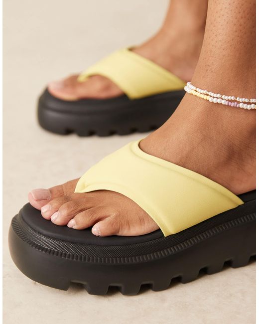 Raid Black Texas Toe Thong Platform Sandals