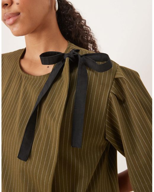 Leighton - robe portefeuille courte à fines rayures Ghospell en coloris Natural