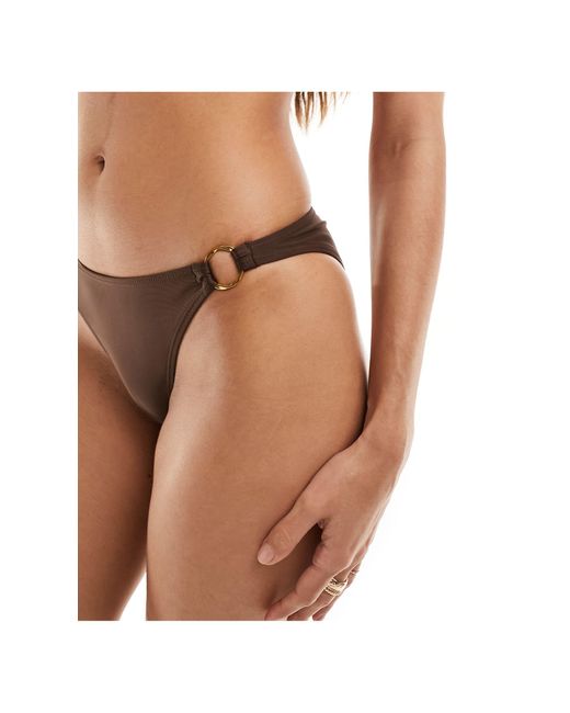 Slip bikini marroni con dettaglio ad anello di NA-KD in Brown