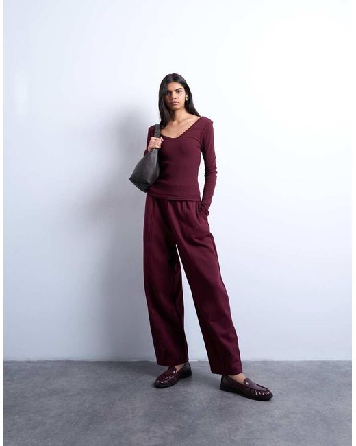 Top A Maniche Lunghe Bordeaux A Coste Con Fondo Arrotondato E Scollo A V di TOPSHOP in Purple